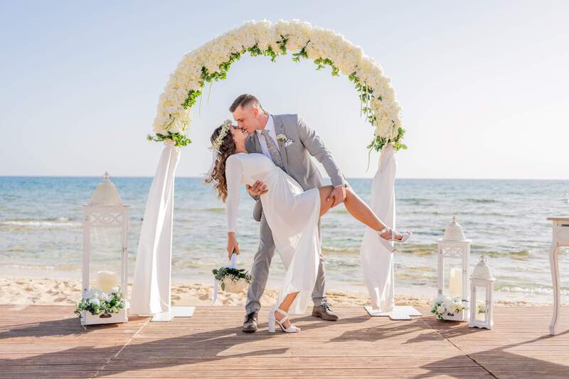 Ślub na Cyprze
Kaja & Aron
Ayia Thekla, NIssi Beach
listopad 2023
www.slubnacyprze.net
Ślub marzeń na Cyprze
AMB Media