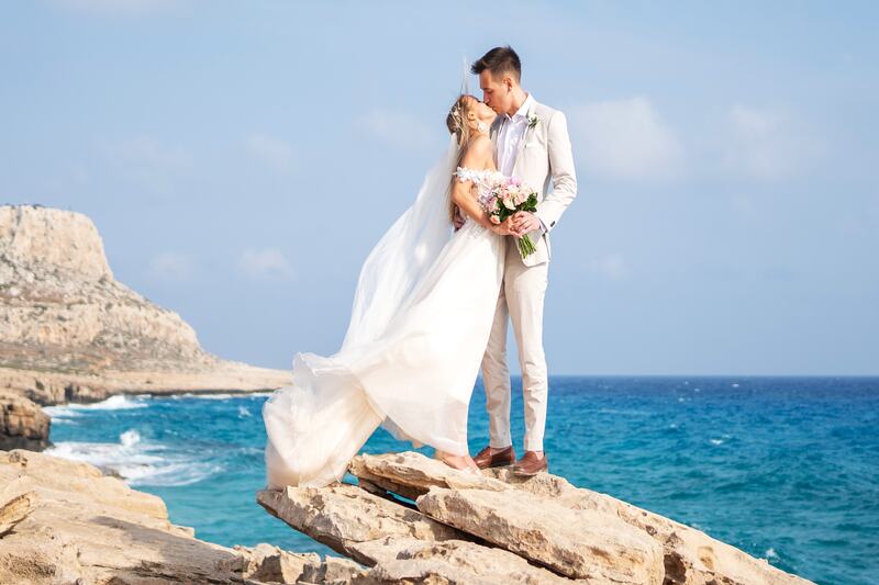 Ślub na Cyprze
Paulina & Mateusz
Ayia Thekla, czerwiec 2023
www.slubnacyprze.net
Ślub marzeń na Cyprze
AMB Media